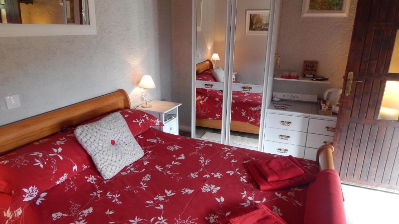 The Petite Chalet Chambre D'Hotes L'Isle-Jourdain  المظهر الخارجي الصورة