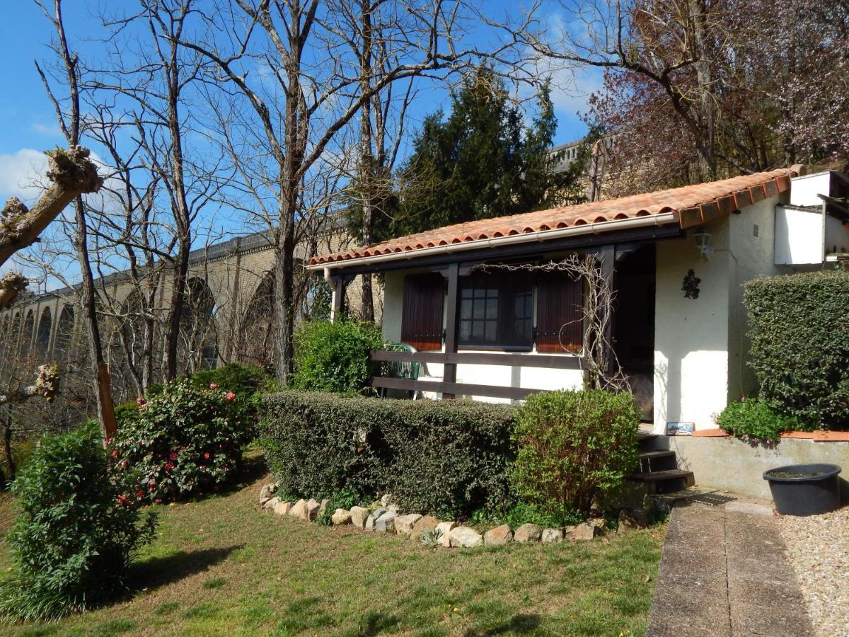 The Petite Chalet Chambre D'Hotes L'Isle-Jourdain  المظهر الخارجي الصورة